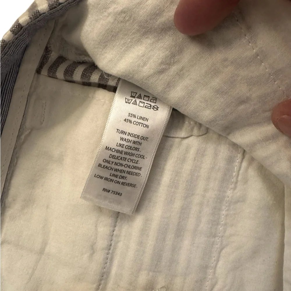 Tahari Stripe Shorts Size 34 Gray White Linen Cotton Seersucker